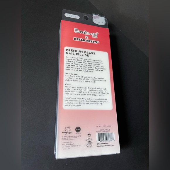 🍒 Crème shop x Hello Kitty Cherry design glass nail file set 🍒 - Picture 4 of 4